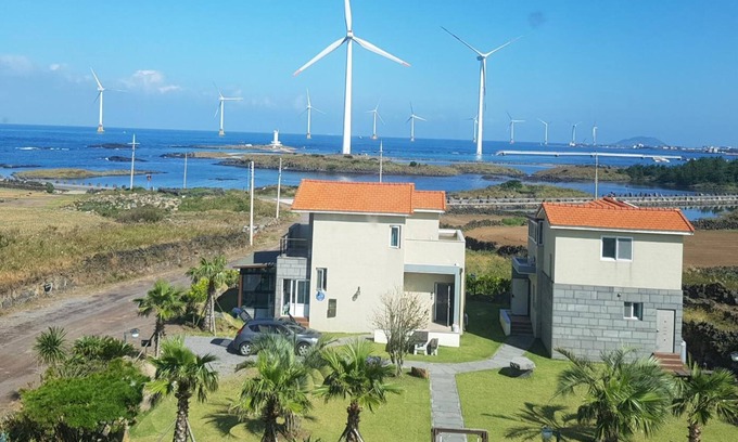 Hallim House | Discover Jeju Basafan Spa Pension: Family-Friendly Retreat