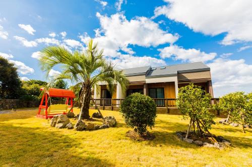 Gujwa House | Discover Jeju Batdol Guesthouse: Pet & Child Friendly Retreat