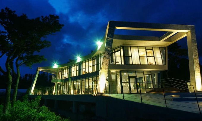 Seogwipo City House | Discover Jeju Bom Museum Stay with Oceanfront Pool & Dining