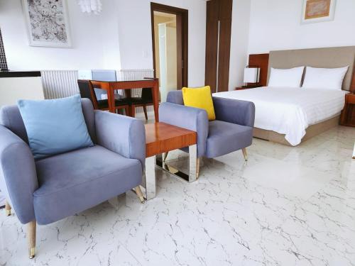 Pyoseon House | Jeju Breeze: Family-Friendly Hotel with Pool & Hot Tub