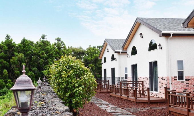 Andeok House | Family-Friendly Jeju Cunny Pension with Kitchen Amenities