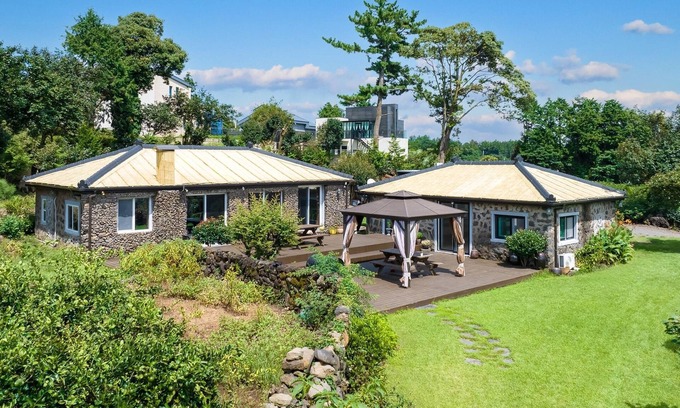 Namwon House | Welcome to Jeju Doldamhankil Pension: Family-Friendly Retreat