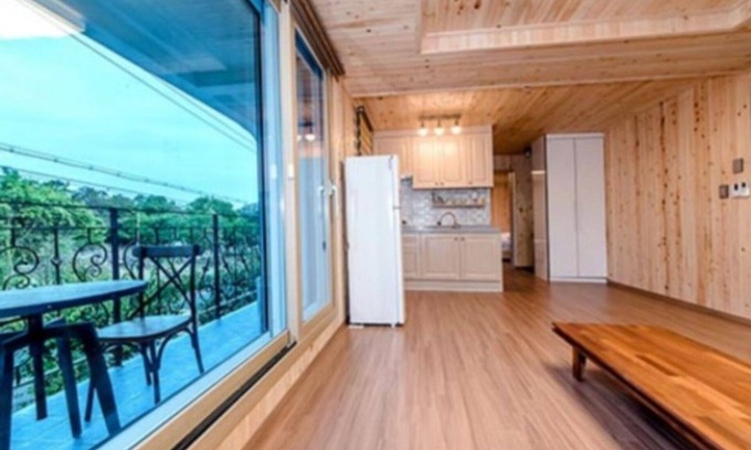 Jocheon House | Eco-Friendly Jeju Dongbackdongsan Pension with Breakfast