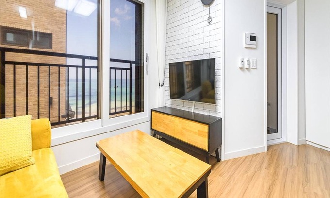 Gujwa House | Discover Jeju Eseutteuleya Pension: Family-Friendly Getaway