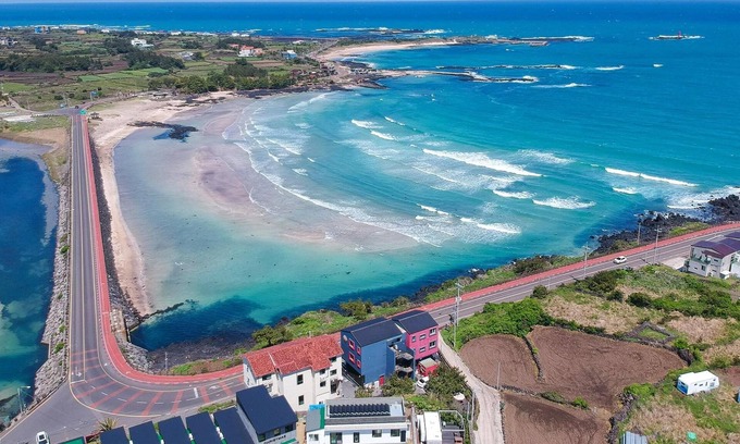 Jongdal-ri House | Family-Friendly Escape at Jeju Gaviota Pension with Kitchen