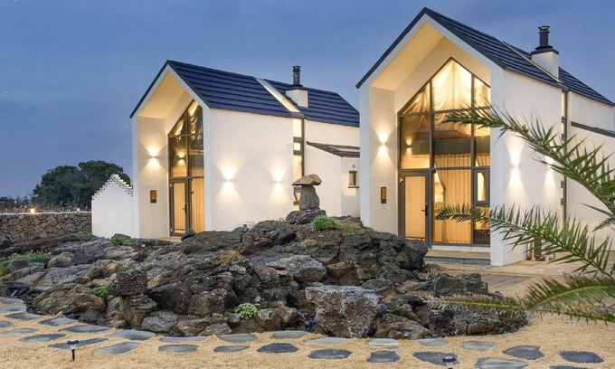 Pyeongdae-ri House | Elegant Jeju Geunalohu Pension with Pool & Family Amenities