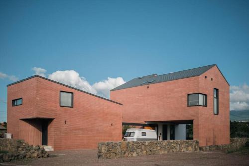 Aewol Apartment | Family-Friendly Haven at Jeju Green Stay Nuguhana
