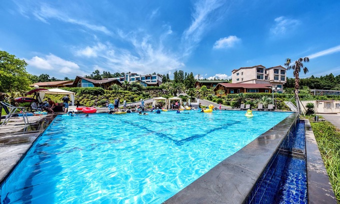Daecheon-dong Apartment | Experience Jeju I've Resort: Oceanfront Bliss & 4-Star Comfort
