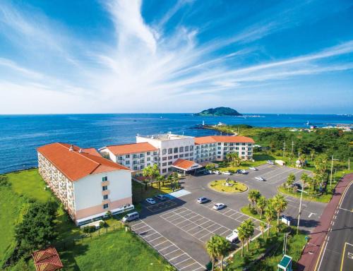 Hallim Resort | Relax at Jeju Ilsung Beach Condo with Ocean View Amenities