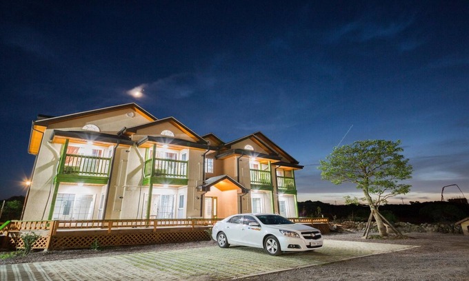 Gujwa House | Family-Friendly Jeju Ppalkanpungcha Pension with High Ratings