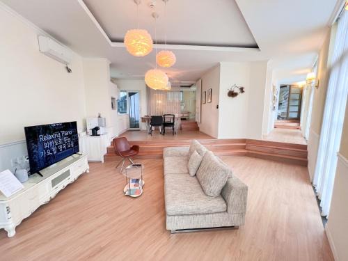 Namwon House | Oceanfront Escape at Jeju Semo, Byeol - Rated 9.7/10