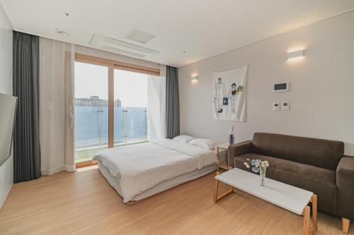 Yeon-dong Apartment | Family-Friendly Retreat at Jeju the Nine Stay Hotel