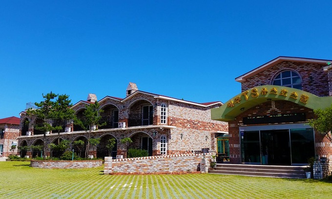Namwon Hotel | Eco-Friendly Jeju TS Youthhostel Resort for Families