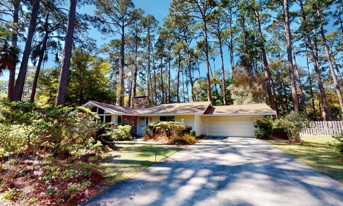 Jekyll Island House | Unforgettable Jekyll Escape: Poolside Family Retreat Awaits