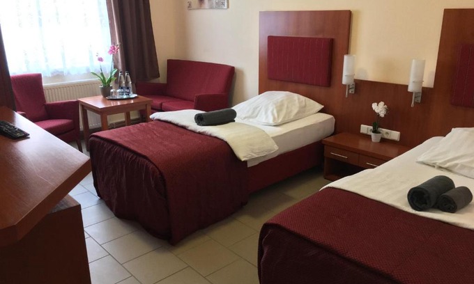 Misburg House | Discover Jelinski Beherbergungsstätten: Pet-Friendly Retreat