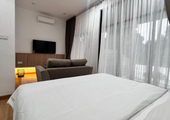 Kampung Rawa House | Discover Jenderam Hill Villa: Family-Friendly with Pool & Spa