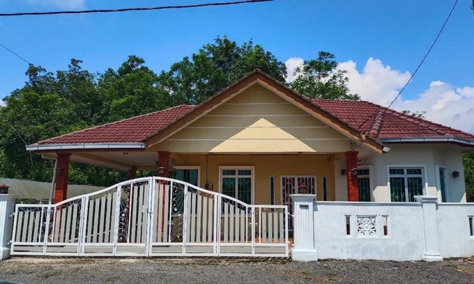 Kampung Rawa House | Welcoming Jenderam Homestay: Perfect for Family Getaways