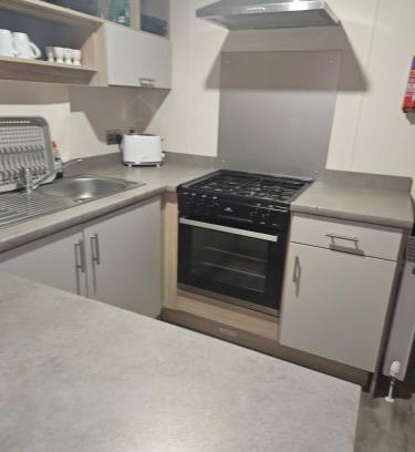 Clacton-on-Sea Resort | Discover Jenny's Place: Family-Friendly Stay with Pool