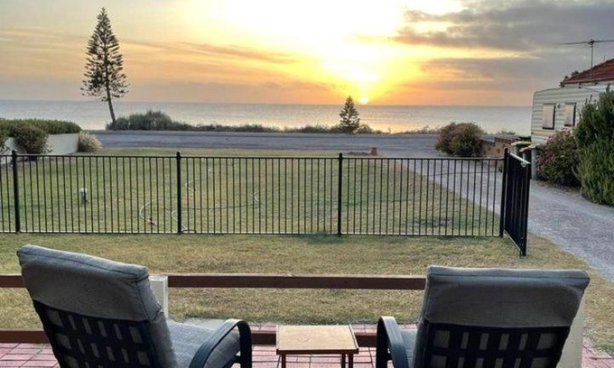 Port Vincent House | Pet-Friendly Jenny’s Ocean View with Breathtaking Scenery