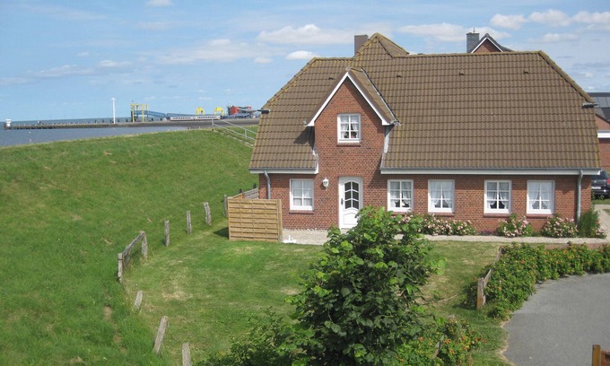 Dagebuell Apartment | Guest Rated 10/10: Jenswarft Amrum Oceanfront Retreat