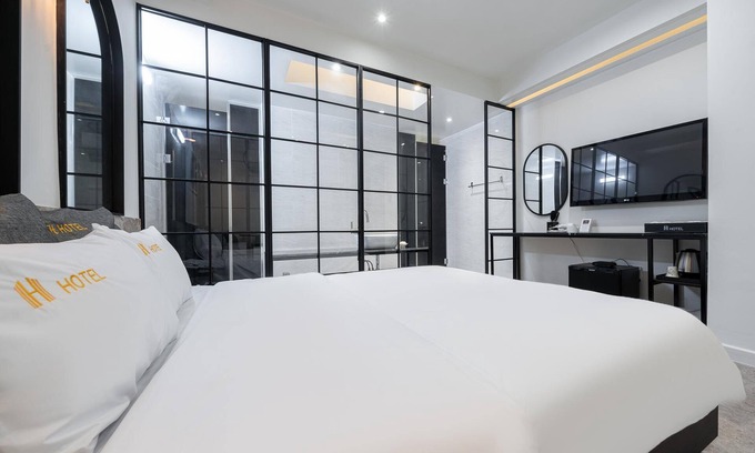 Jeongeup Hotel | Eco-Friendly Escape at Jeongeup H with Breakfast Included