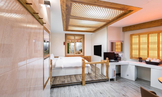 Jeongeup Hotel | Discover Jeongeup Jjakkkung: Self Check-in Motel Retreat
