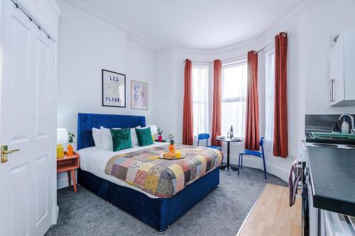 Leamington Spa Apartment | Jephsons Lodge Studio 1 - Free Parking, WiFi, Netflix