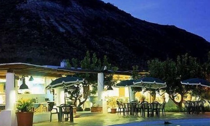 Vulcanello Hotel | Relax at Jerà Aloe B&B with Spa and Hot Tub Amenities