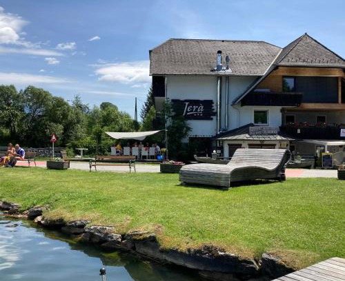 Mariahof Hotel | Relax at Jerà am Furtnerteich with Ocean View & Beach Access
