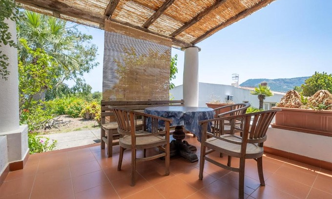 Vulcanello House | Seaside Retreat at Jerà C18 Bis with Family-Friendly Amenities