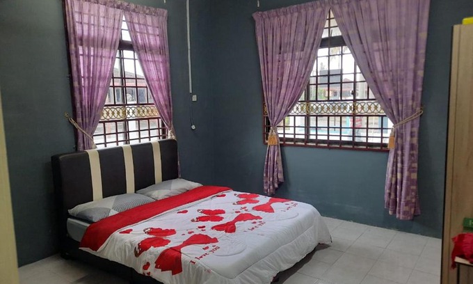 Kampung Tohor House | Family-Friendly Jerai Geopark Cottage with Hot Tub