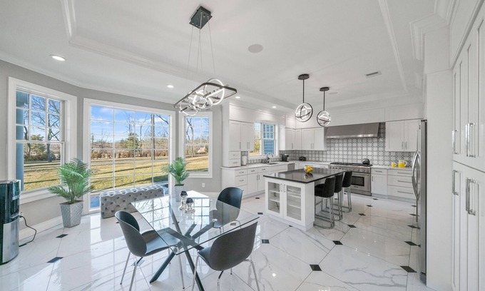 Jericho House | Elegant Jericho Mansion with Family-Friendly Amenities