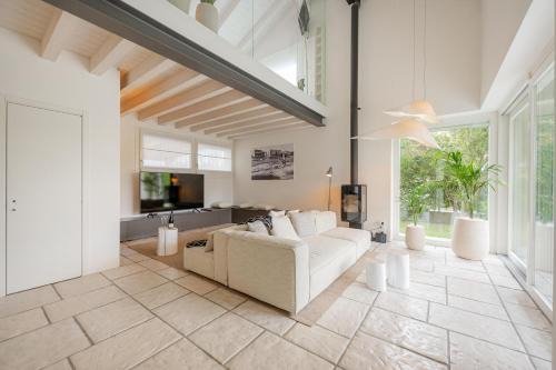 Faro House | Discover Jesolo Beach Villa: Family-Friendly Getaway