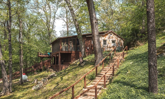 Licking Cabin | Discover Jesse and James Hideout on the Big Piney River