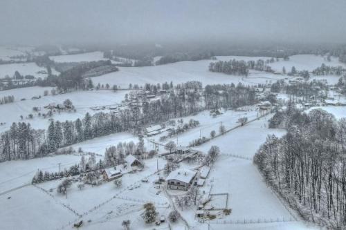 Rtyne v Podkrkonosi Ski Chalet | Experience Comfort at Jestřebí Chalupa with Great Amenities