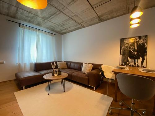 Rosenheim Apartment | Discover Comfort at JetaHome with On-Site Dining
