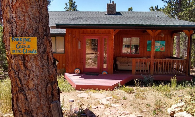 Coal Creek Cabin | Romantic Getaway with Jetted Tub and Huge Deck for Two