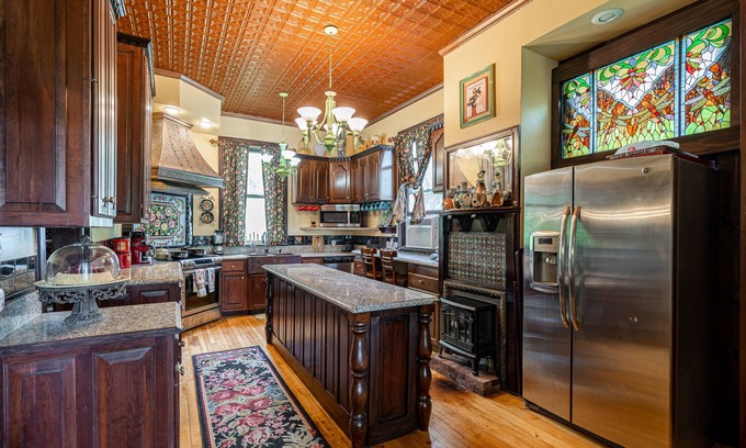 Davenport House | Elegant Mansion for Reunions & Events - Sleeps 21 Guests
