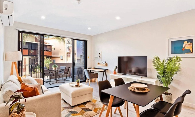 Port Adelaide Apartment | Charming Jewel on Jubilee - 1 Bed Apt with Parking & Breakfast