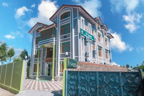 Srinagar Hotel | Relax at JF Green Resorts: Family-Friendly Getaway
