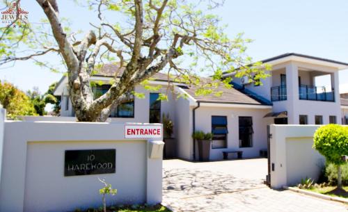 Nahoon Bed & Breakfast | Oceanfront Relaxation at JFT Jewels Guest House
