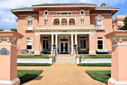 High Point Hotel | Experience JH Adams Inn: Highly Rated, Family-Friendly Stay