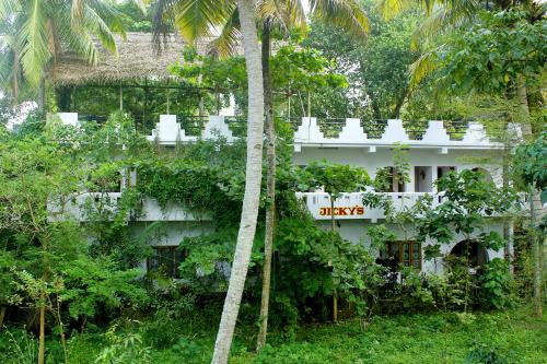 Varkala House | Family-Friendly Escape at Jickys Nest - Rated 8/10