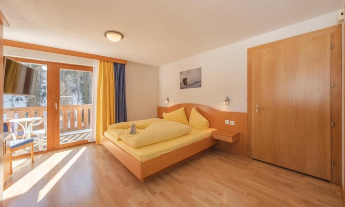 Ravaisch Apartment | Pet-Friendly Jil-Marie Samnaun Studio with Breakfast Included
