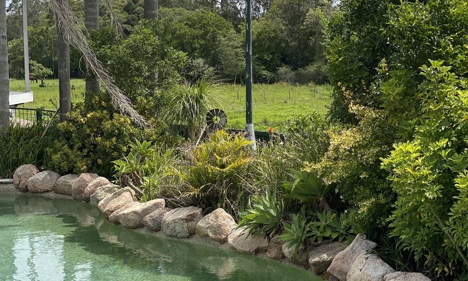 Jilliby House | Jilliby Guesthouse: Family-Friendly Retreat with Spa & Pool