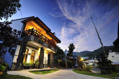 Jinfeng House | Guest Rated 10/10 at Jilufugan B&B with Family Amenities