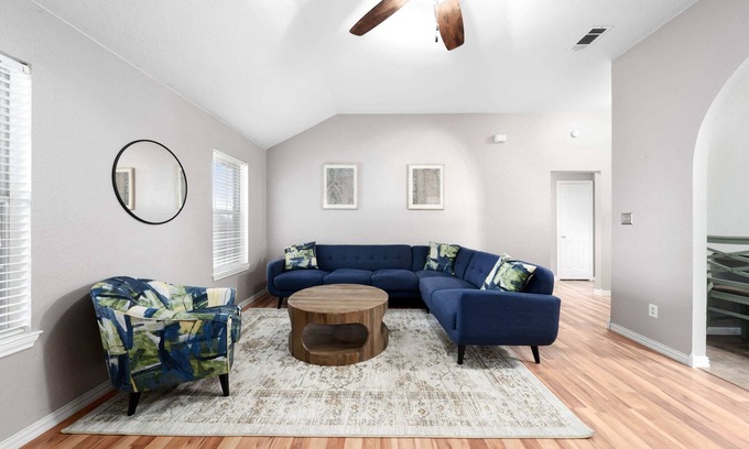 Killeen House | Exceptional Jim Ave Inn: Pet-Friendly with Breakfast Included