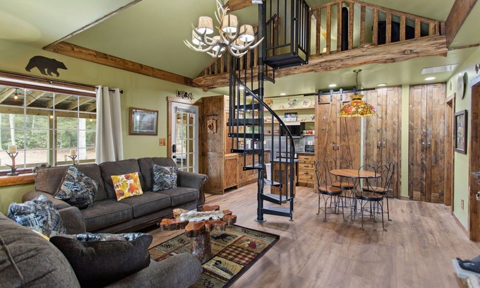 Jim Thorpe Cabin | Rustic Getaway with Hot Tub, EV Charger & Outdoor Fun
