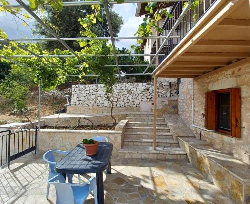 Katokhorion Apartment | Discover Jimmy's Apartment in Lefkada, Katochori - 10/10 Rated
