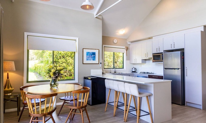 Kangaroo Valley Cabin | Unforgettable Ocean View at Jimmy's with Pool Access